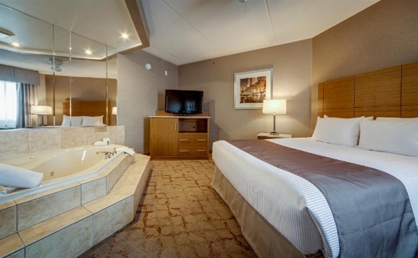 Monte Carlo Inns - Vaughan Suites image 10