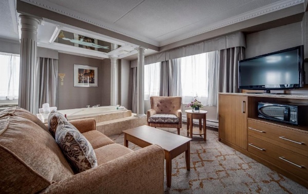 Monte Carlo Inns - Vaughan Suites image 11