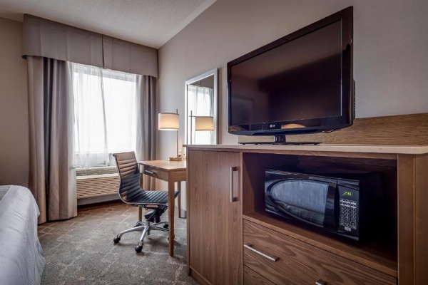 Monte Carlo Inns - Vaughan Suites image 8
